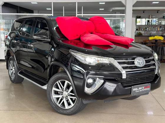 TOYOTA HILUX SW4 2.8 SRX 4X4 7 LUGARES 16V TURBO INTERCOOLER DIESEL 4P AUTOMÁTICO TOYOTA HILUX SW4 2.8 SRX 4X4 7 LUGARES 16V TURBO INTERCOOLER DIESEL 4P AUTOMÁTICO